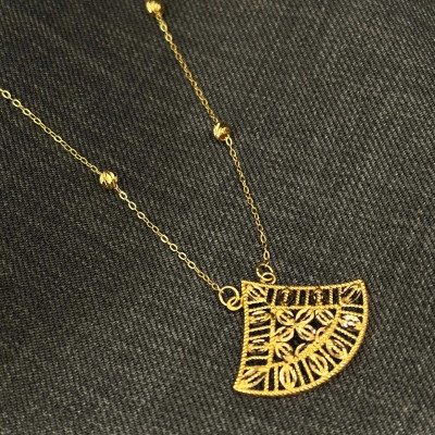 قلادة حديثة عيار 21